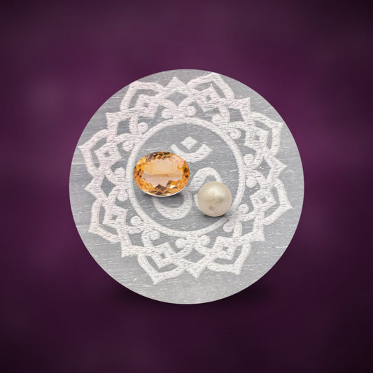 Selenite plate with a citrine and a pearl
